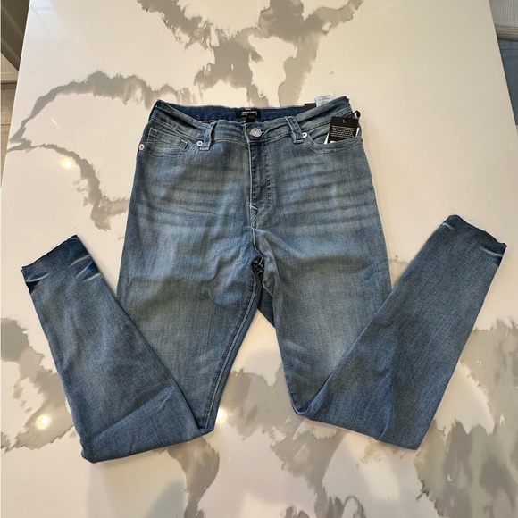 NWT. True religion Jennie curvy jeans. Mid rise super skinny. Size 31 - Picture 1 of 11